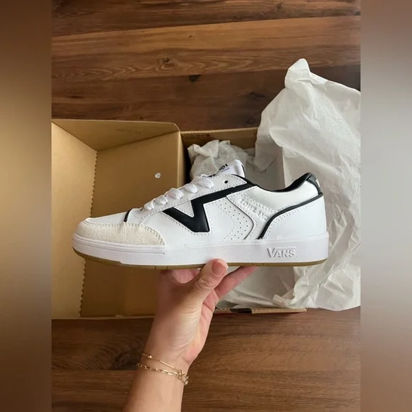 NWT Vans Lowland Cc Jump R Court True White/Black - Serio Collection - Picture 8 of 11